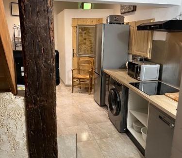 Caromb Apartment | APPARTEMENT CAROMB proche Mont VENTOUX avec clim
