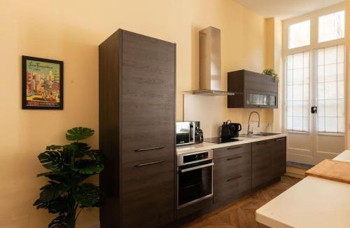 Bastide Saint-Louis Apartment | Appartement chic, hôtel particulier, Carcassonne centre