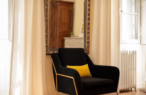 Bastide Saint-Louis Apartment | Appartement chic, hôtel particulier, Carcassonne centre