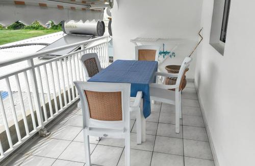 Damencourt Apartment | Appartement convivial au Moule avec jardin clôturé
