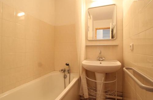 Termignon Apartment | Appartement cosy 4 pers au pied des pistes, balcon et Wifi - FR-1-508-128