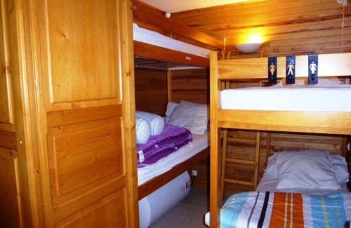 Arette Apartment | Appartement cosy, accès direct pistes, 5-6 pers., casier à skis, fondue & raclette, parking gratuit - FR-1-602-53