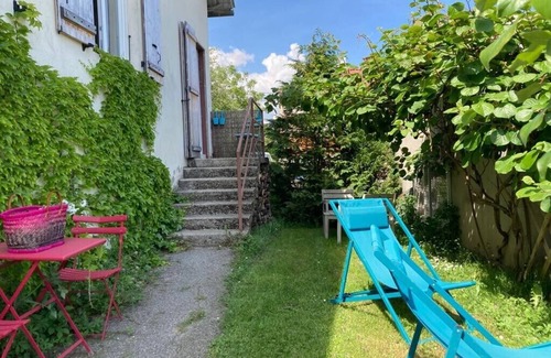 Collonges Apartment | Appartement Cosy Avec Petit Jardin et Parking