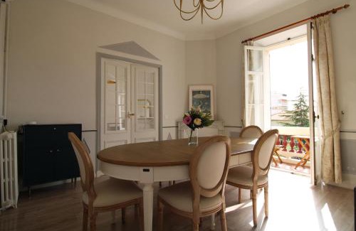 Riou - Petit Juas - Av de Grasse Apartment | Appartement Cottage Reine