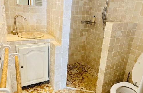 Le Revest-les-Eaux Apartment | Appartement dans un coin de paradis avec piscine