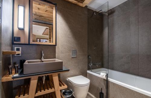 Meribel Apartment | Appartement de luxe avec accès ski aux pieds, spa, terrasses ensoleillées et services hôteliers inclus - FR-1-613-61