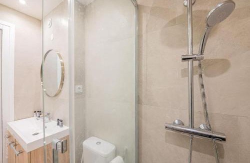 Combat Apartment | Appartement design avec jardin privatif