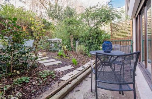 Combat Apartment | Appartement design avec jardin privatif