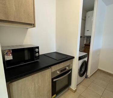 Saint-Andre Apartment | Appartement F2 résidence calme avec piscine SAINT-ANDRE