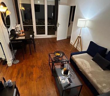 Republique–Point-du-Jour Apartment | Appartement meublé très bien situé