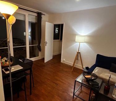 Republique–Point-du-Jour Apartment | Appartement meublé très bien situé