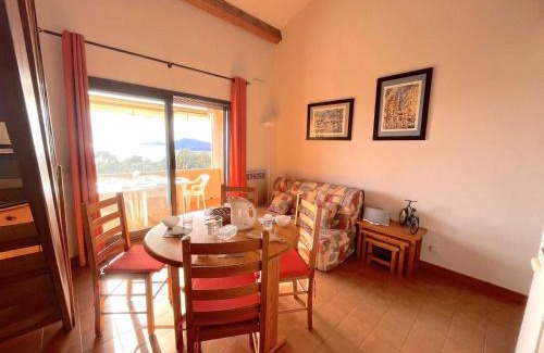 Rayol-Canadel-sur-Mer Apartment | Appartement T3 avec mezzanine et parking au Rayol-Canadel - FR-1-226B-176