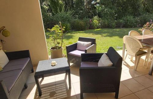 Santa-Lucia-di-Moriani Apartment | Appartement charmant en Corse avec terrasse au calme
