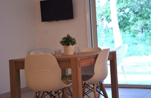 Santa-Lucia-di-Moriani Apartment | Appartement charmant en Corse avec terrasse au calme