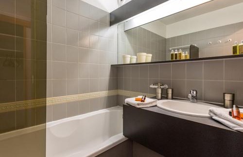 Val-d'Isere Apartment | Appartement haut de gamme avec Wifi, parking et balcon, au pied des pistes à Val-d'Isère - FR-1-694-151