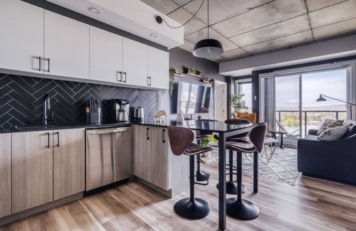Saint-Roch Apartment | Appartement Luxe | Incredible Sunset View - Pool - Parking - Near Old Québec
