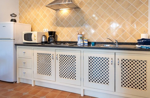 Algarinejo Apartment | Appartement met Uitzicht op de Bergen met Eigen Tuin
