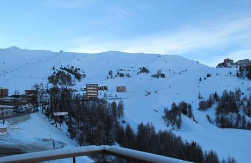 Plagne Centre Apartment | Appartement moderne à Plagne Centre avec balcon, 2 chambres et Wifi - FR-1-351-93