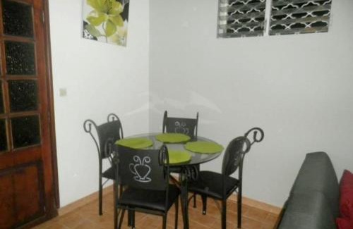 La Colline Apartment | Appartement moderne à Schoelcher avec terrasse et vue mer