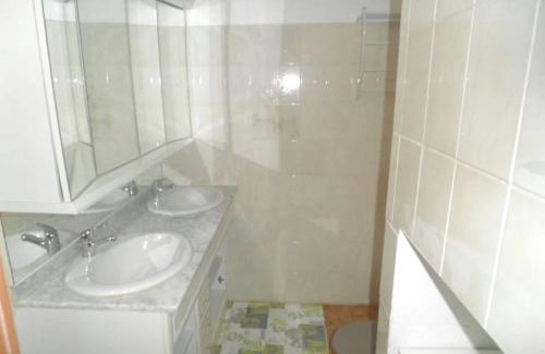 La Colline Apartment | Appartement moderne à Schoelcher avec terrasse et vue mer