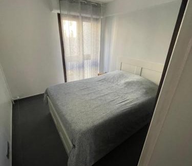 1st Arrondissement Apartment | Appartement moderne face gare St Charles