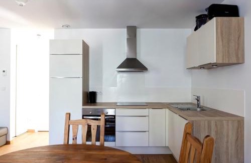 Brides-les-Bains Apartment | Appartement neuf 2* au centre de Brides avec terrasse, proche télécabines et commerces - FR-1-512-41