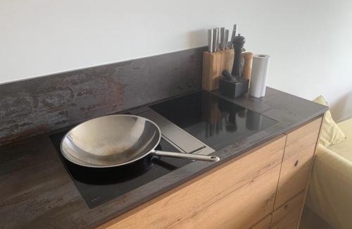 Oostduinkerke-Bad Apartment | Appartement OP het strand, enfin, zo goed als.