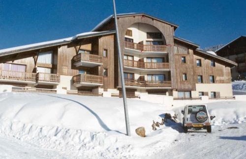 Crest-Voland Apartment | Appartement pour 4 personnes à Crest-Voland, proche des pistes et commerces, avec parking et balcon exposé sud - FR-1-733-35