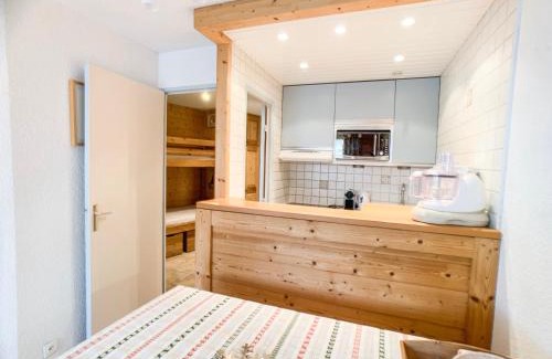 Val Claret Apartment | Appartement Rénové, Confortable, Pieds des Pistes avec Balcon au Val Claret, Tignes - FR-1-502-269