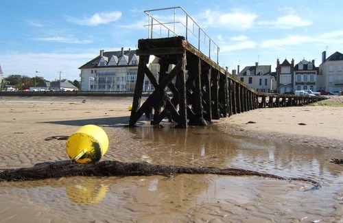 Grandcamp-Maisy Apartment | Appartement sur le port.