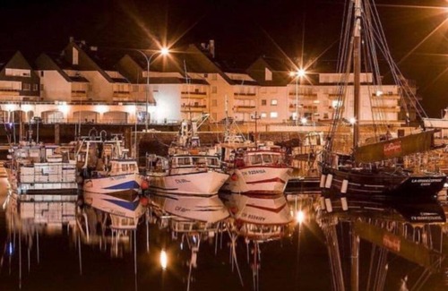 Grandcamp-Maisy Apartment | Appartement sur le port.