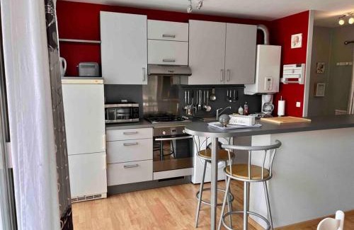 Grandcamp-Maisy Apartment | Appartement sur le port.