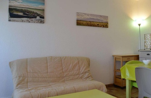 Saint-Cyprien Plage Apartment | Appartement T2 Cabine 6 pers proche plage, parking, BBQ - FR-1-225D-4