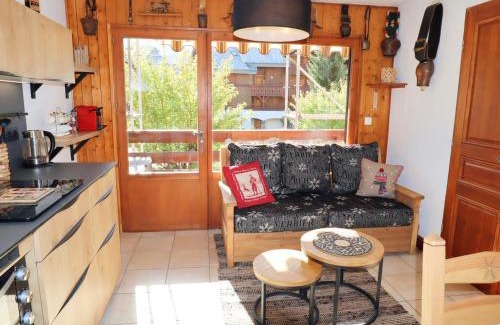 Samoens Apartment | Appartement T3 rénové, lumineux, balcon et parking au centre du village de Samoëns - FR-1-624-73