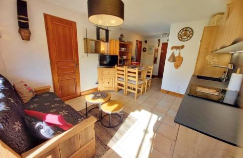 Samoens Apartment | Appartement T3 rénové, lumineux, balcon et parking au centre du village de Samoëns - FR-1-624-73