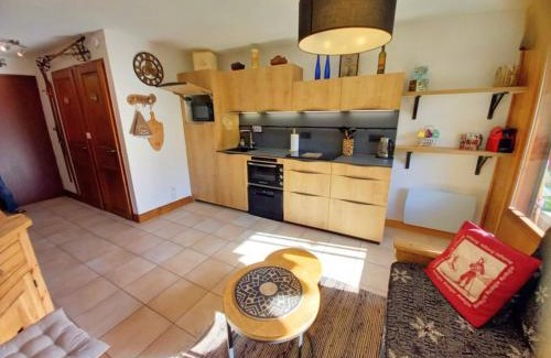 Samoens Apartment | Appartement T3 rénové, lumineux, balcon et parking au centre du village de Samoëns - FR-1-624-73