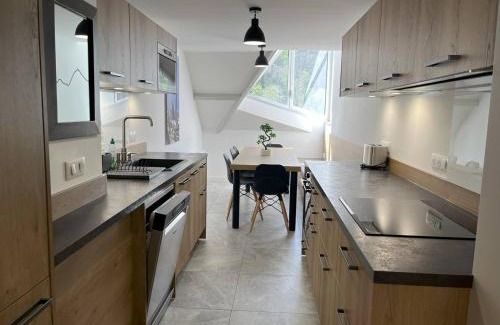 Cauterets Apartment | Appartement T4 rénové, proche centre, 3 chambres, 6/8 pers, équipé, est/ouest, dispo de suite - FR-1-234-254