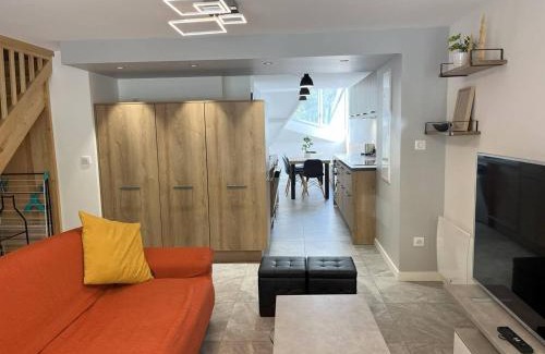 Cauterets Apartment | Appartement T4 rénové, proche centre, 3 chambres, 6/8 pers, équipé, est/ouest, dispo de suite - FR-1-234-254