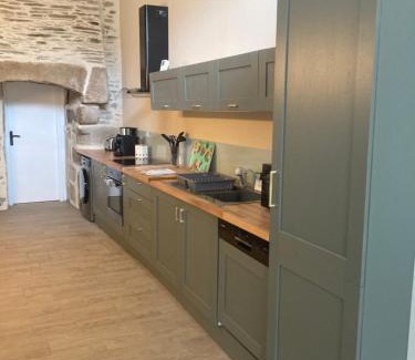 Plouneventer Apartment | Appartement, terrasse de plain-pied