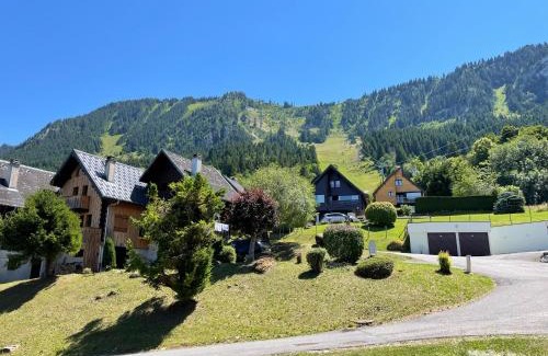 Thollon-les-Memises Apartment | Appartement typique de montagne