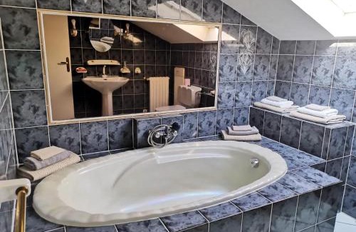 Bastia Apartment | Appartement Vue Mer à Bastia, terrasse et piscine privée.