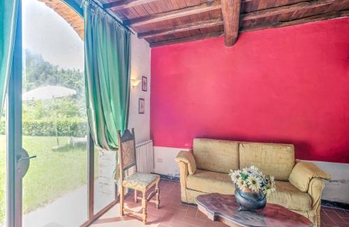 Dicomano House | Appealing Home with pool