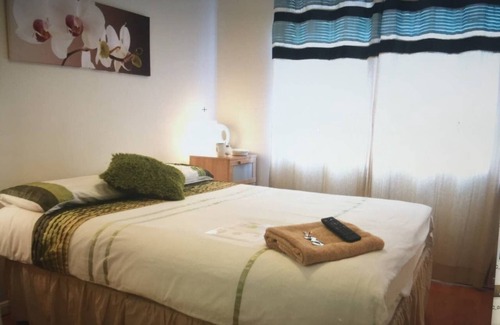 Harlington House | Apple House Guesthouse Heathrow Airport