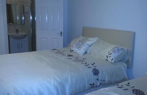 Queensbury House | Apple House Guesthouse Wembley