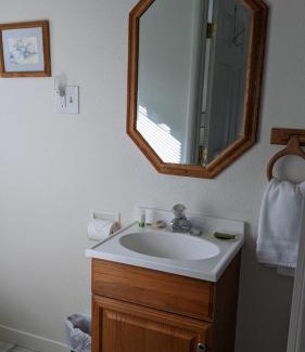 Pinehurst House | Apple Place Room #1