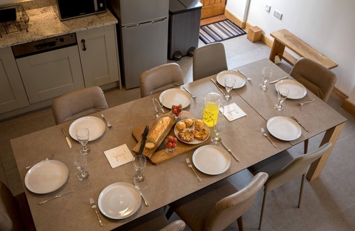 Trull House | Apple Tree Barn - a barn that sleeps 7 guests in 3 bedrooms