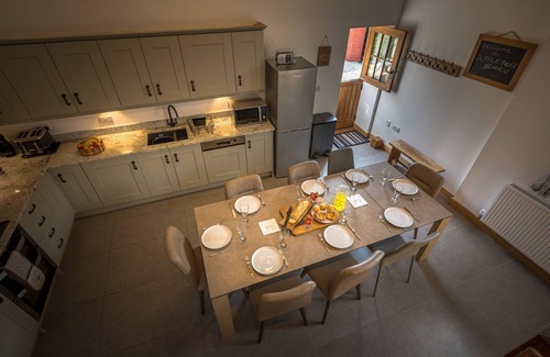Trull House | Apple Tree Barn - a barn that sleeps 7 guests in 3 bedrooms