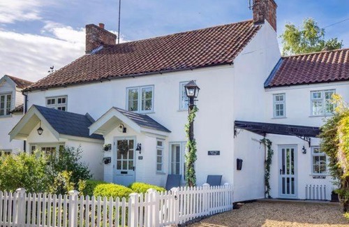 Irstead House | Apple Tree Cottage