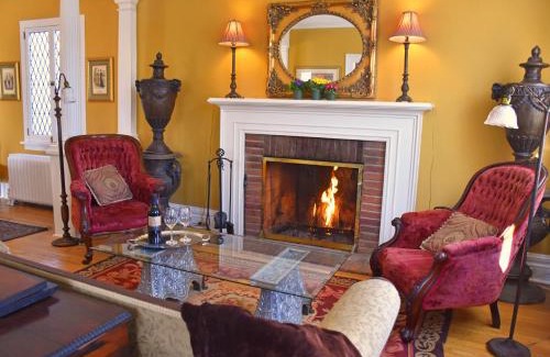 Old Town Historic District Bed & Breakfast | Apple Tree Historic B&B
