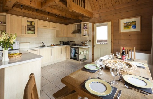Little Petherick House | Applewood - Three Bedroom House, Sleeps 6